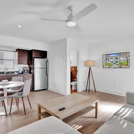 New! Waves On Walnut # 6 Apartment